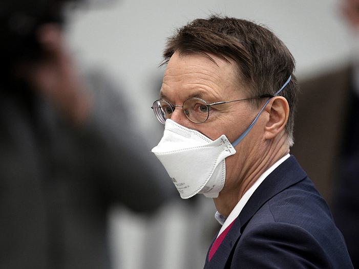 Lauterbach verspricht Hilfe für Impfgeschädigte