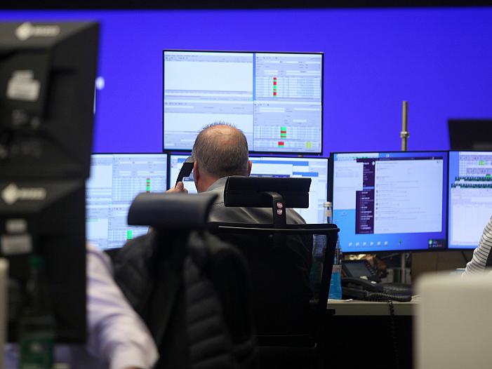 Dax am Mittag weiter im Minus - Versicherungen gefragt