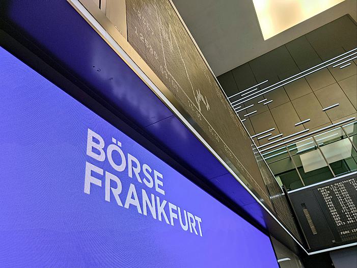 Dax baut Gewinne aus - Planungen für kurze Handelswoche