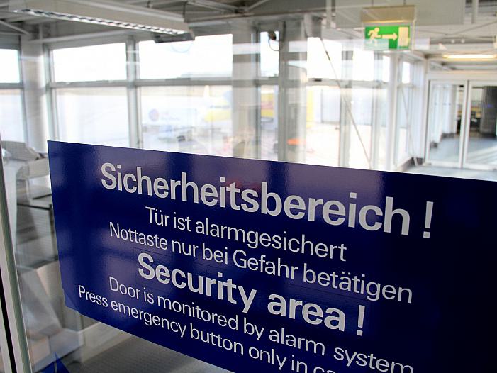 Unbefugter kommt Scholz auf Frankfurter Flughafen sehr nah