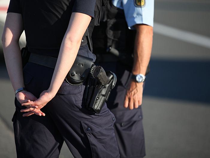 Berliner Polizei nach Anleitung zu Schmerzgriffen in der Kritik