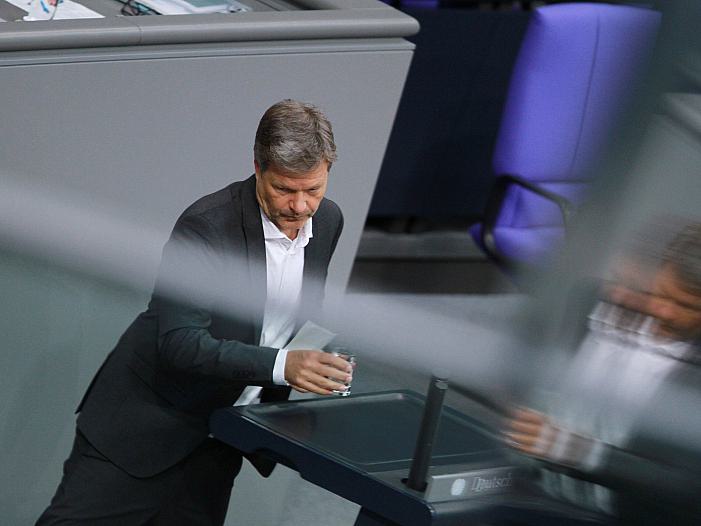 Habeck kündigt im Asylstreit Entlastungen für Behörden an Habeck kündigt im Asylstreit Entlastungen für Behörden an