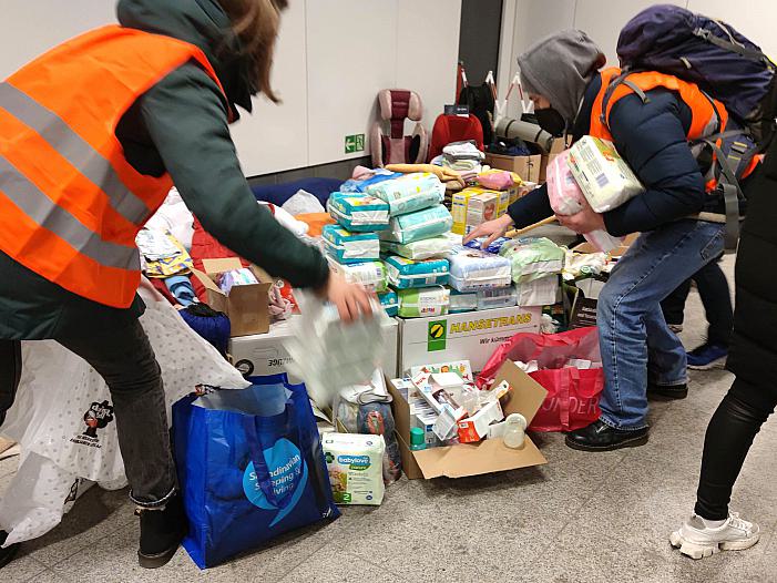 Wartelisten und Aufnahmestopps bei Tafeln Alltag Wartelisten und Aufnahmestopps bei Tafeln Alltag