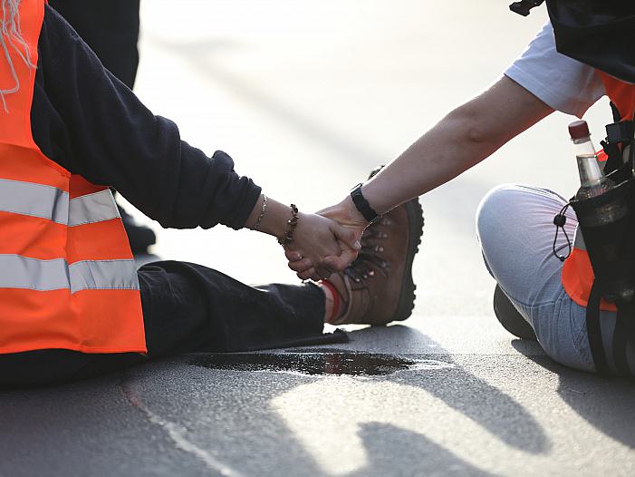 Cornelia Funke findet Hass gegen "Letzte Generation" verstörend