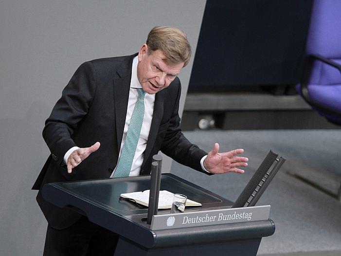 Wadephul plädiert für Aufstockung der KFOR-Truppen