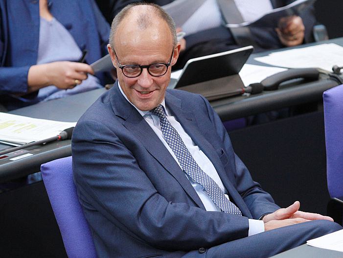 Merz verteidigt Zahnarzt-Aussage und kritisiert private Seenotretter