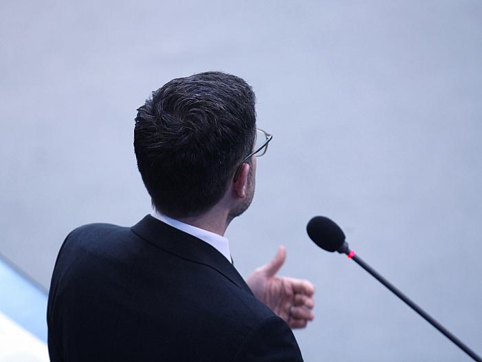Buschmann verurteilt Mord an Shani Louk