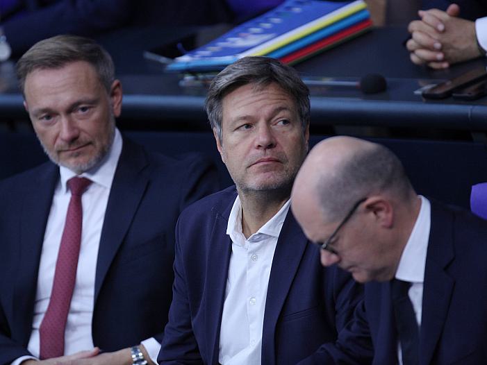 Scholz kündigt "genaue Beachtung" des Haushaltsurteils an