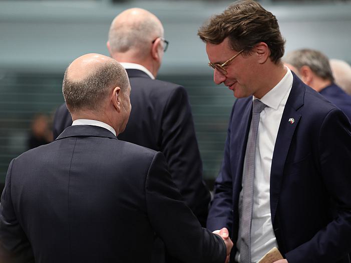 Wüst verlangt zugesagte Mittel für NRW-Industrie