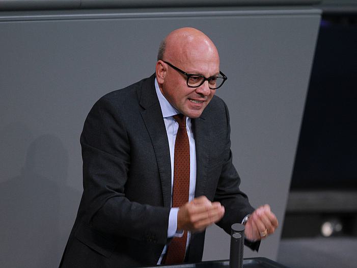 Throm kritisiert Zeitpunkt der Razzien gegen Hamas und Samidoun
