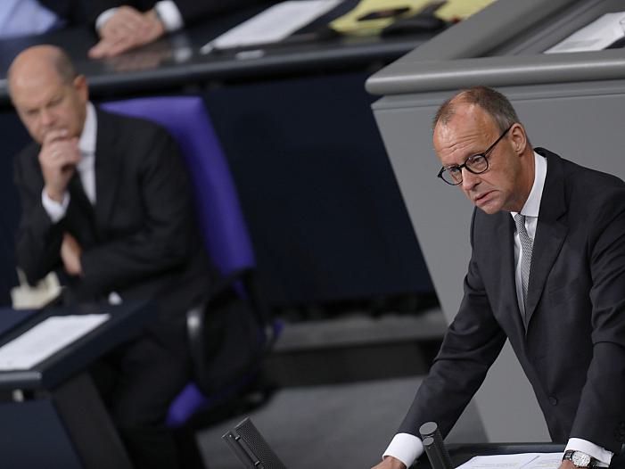 Merz kritisiert "Selbstbedienungsmentalität" der Ampel