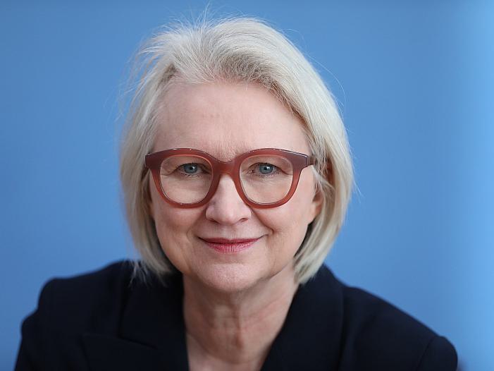 Wirtschaftsweise Schnitzer warnt vor Generationenkonflikten