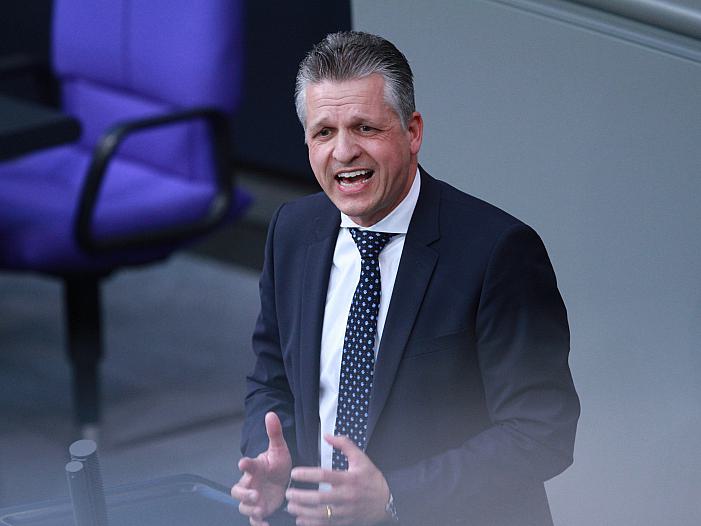 Frei will Aufnahme von Flüchtlingen auf Kontingente begrenzen Frei will Aufnahme von Flüchtlingen auf Kontingente begrenzen