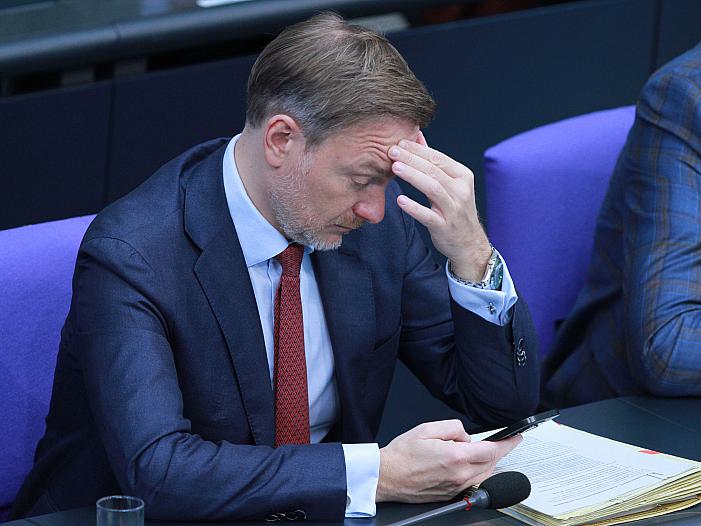 Lindner schließt Aussetzen der Schuldenbremse für 2024 nicht aus