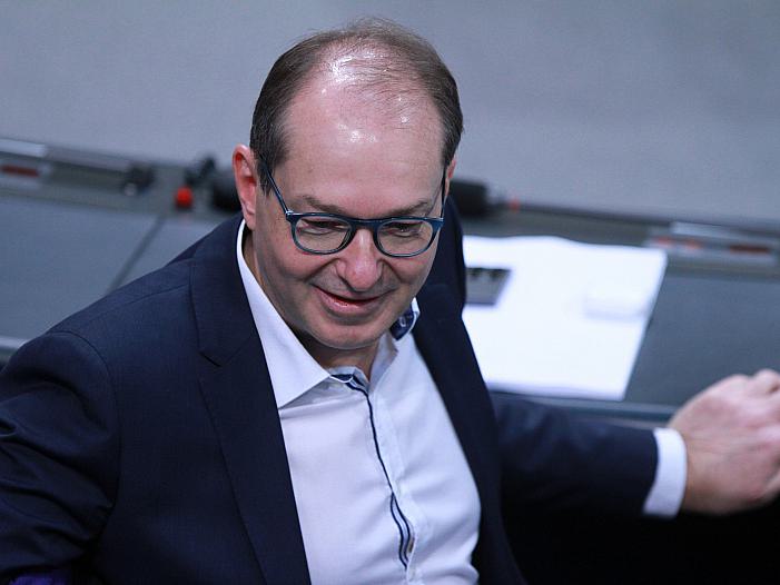 Dobrindt kritisiert Klimapolitik der Grünen