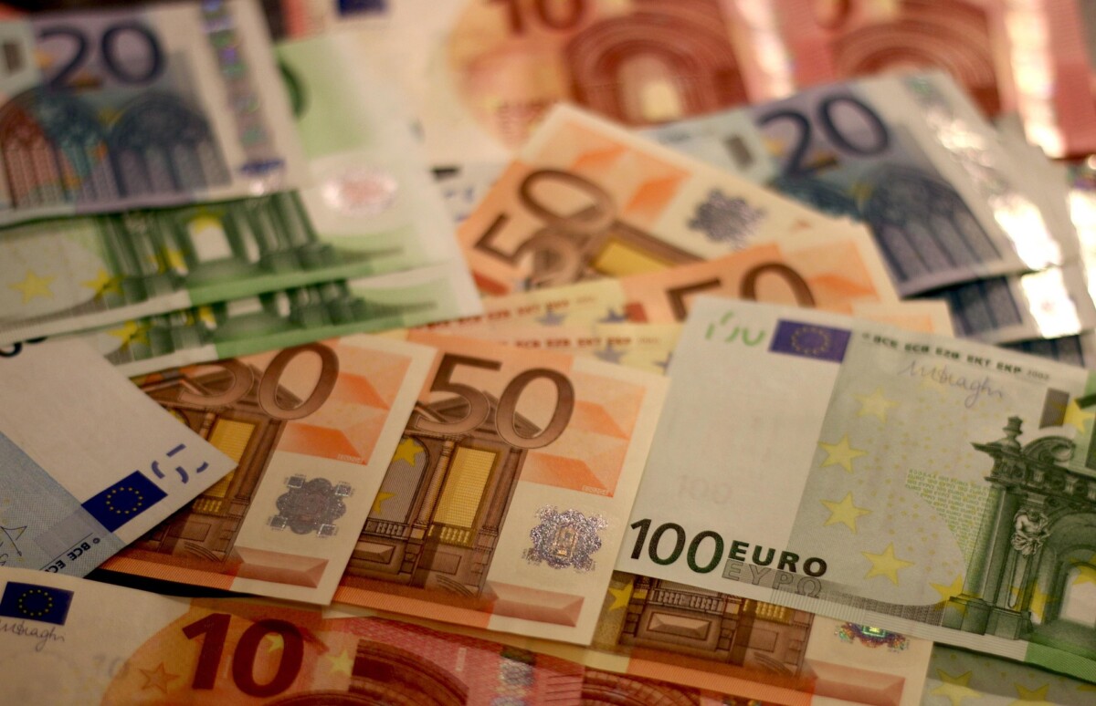 Lohnabrechnung im Mittelstand – wie Automatisierung Zeit und Kosten spart Lohnabrechnung im Mittelstand – wie Automatisierung Zeit und Kosten spart